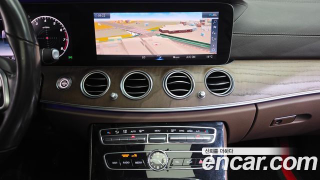 Mercedes-Benz E-Class (W213) E300 4MATIC Exclusive 2020 — фото 12