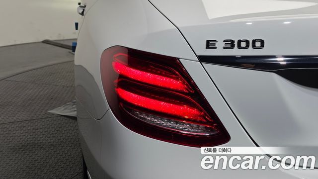 Mercedes-Benz E-Class (W213) E300 4MATIC Exclusive 2020 — фото 23