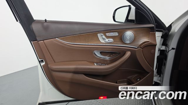 Mercedes-Benz E-Class (W213) E300 4MATIC Exclusive 2020 — фото 24