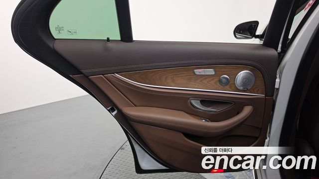 Mercedes-Benz E-Class (W213) E300 4MATIC Exclusive 2020 — фото 25