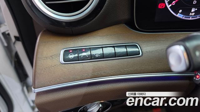 Mercedes-Benz E-Class (W213) E300 4MATIC Exclusive 2020 — фото 38