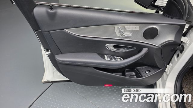 Mercedes-Benz E-Class (W213) E300 Avantgarde 2019 — фото 24