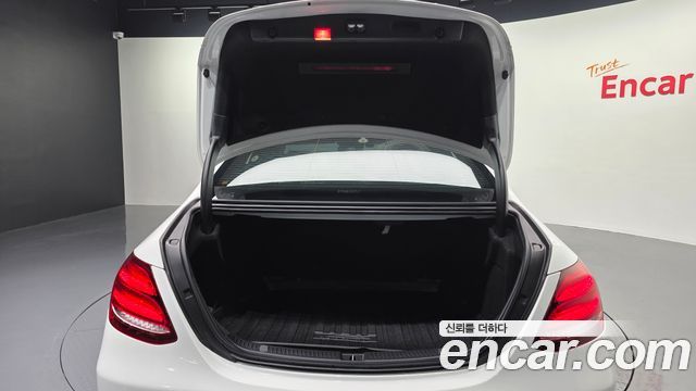 Mercedes-Benz E-Class (W213) E300 Avantgarde 2019 — фото 32