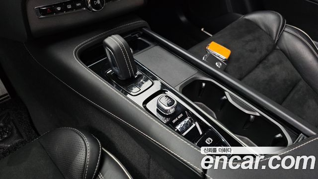 Volvo XC90 (II) T8 R-Design Hybrid 2021 — фото 9