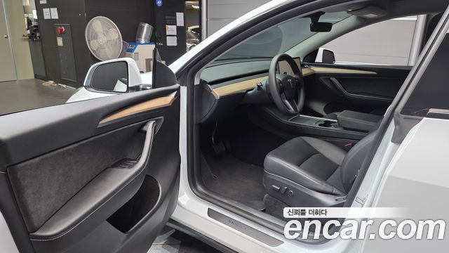 Tesla Model Y RWD 2023 — фото 10