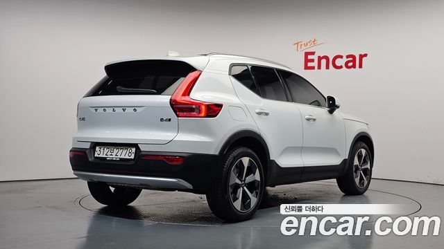Volvo XC40 B4 Ultimate Bright 2023 — фото 2