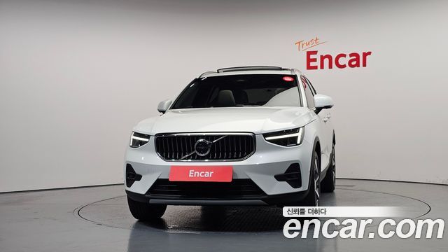 Volvo XC40 B4 Ultimate Bright 2023 — фото 3