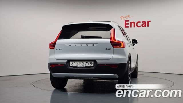 Volvo XC40 B4 Ultimate Bright 2023 — фото 4