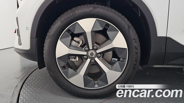 Volvo XC40 B4 Ultimate Bright 2023 — фото 5