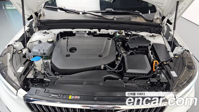 Volvo XC40 B4 Ultimate Bright 2023 — фото 6