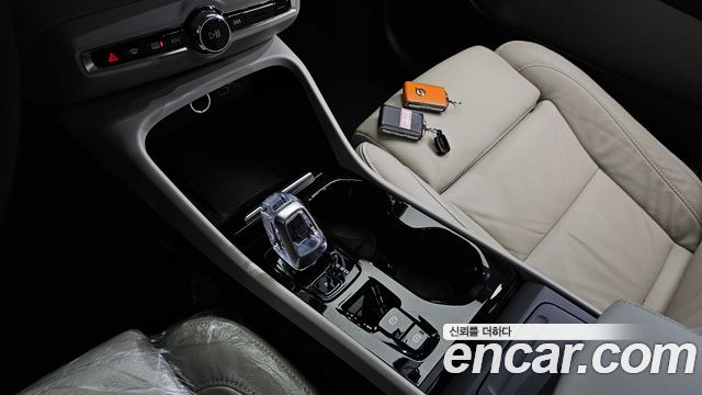 Volvo XC40 B4 Ultimate Bright 2023 — фото 9