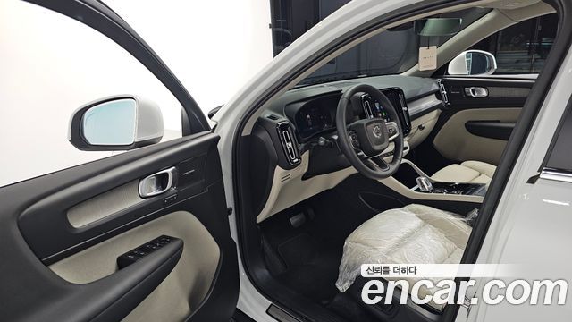 Volvo XC40 B4 Ultimate Bright 2023 — фото 10