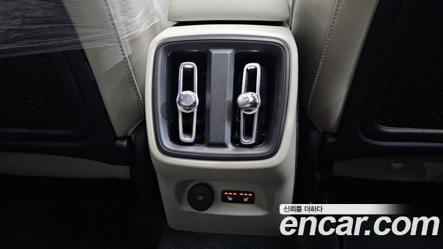 Volvo XC40 B4 Ultimate Bright 2023 — фото 19