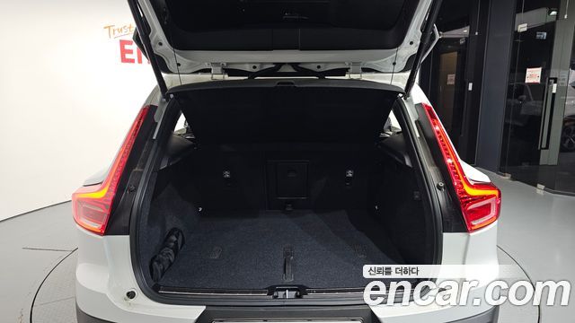 Volvo XC40 B4 Ultimate Bright 2023 — фото 20