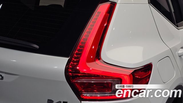 Volvo XC40 B4 Ultimate Bright 2023 — фото 23
