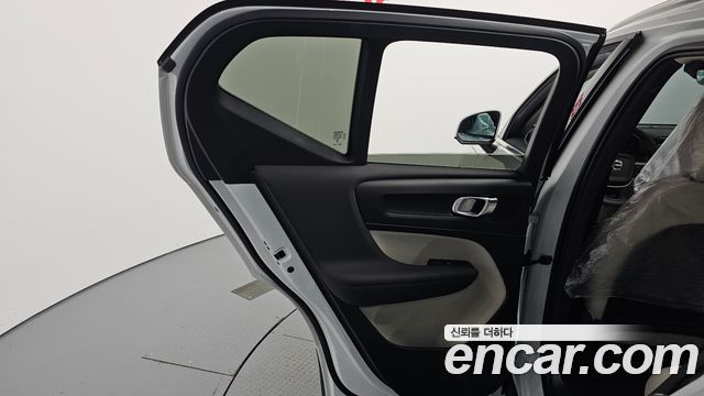 Volvo XC40 B4 Ultimate Bright 2023 — фото 25