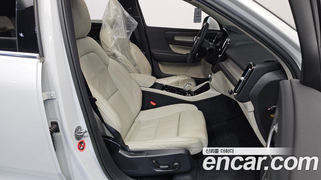 Volvo XC40 B4 Ultimate Bright 2023 — фото 26