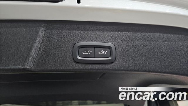 Volvo XC40 B4 Ultimate Bright 2023 — фото 27