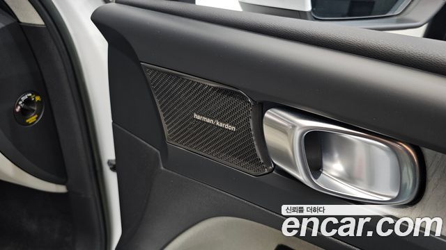 Volvo XC40 B4 Ultimate Bright 2023 — фото 32