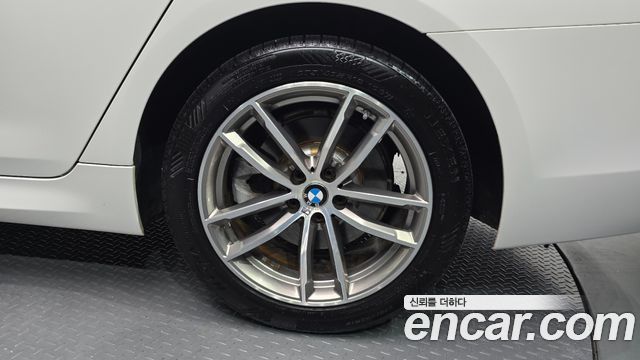 BMW 5 Series (G30) 520d M Sport Package Plus 2017 — фото 21