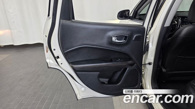 Jeep Compass (II) 2.4 Limitied AWD 2019 — фото 25