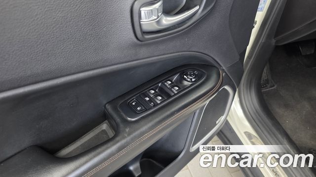 Jeep Compass (II) 2.4 Limitied AWD 2019 — фото 27