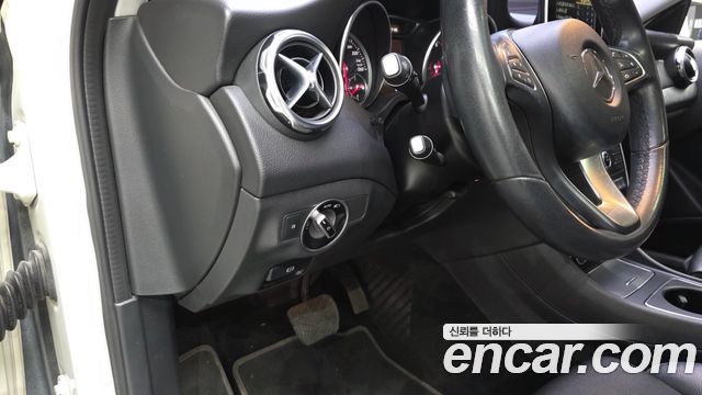 Mercedes-Benz GLA-Class (X156) GLA220 2018 — фото 13