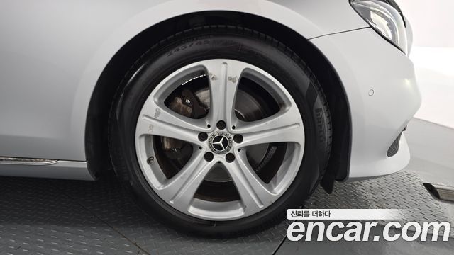 Mercedes-Benz E-Class (W213) E200 Avantgarde 2018 — фото 21