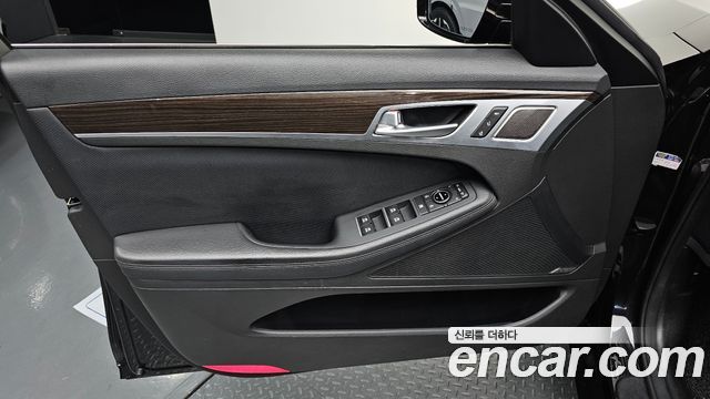 Genesis G80 3.3 GDI AWD Premium Luxury 2018 — фото 24