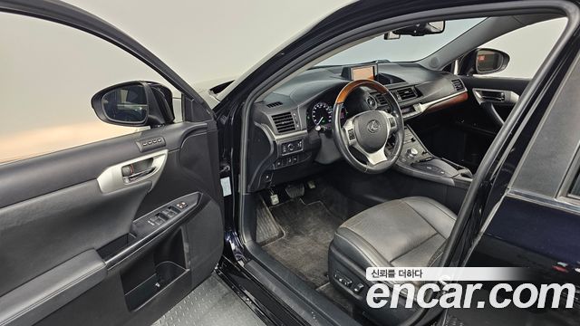 Lexus CT200h 1.8 Compact Luxury ZWA10 2012 — фото 10