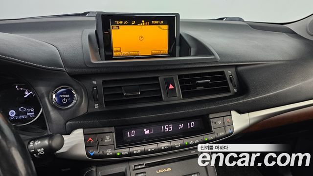 Lexus CT200h 1.8 Compact Luxury ZWA10 2012 — фото 16