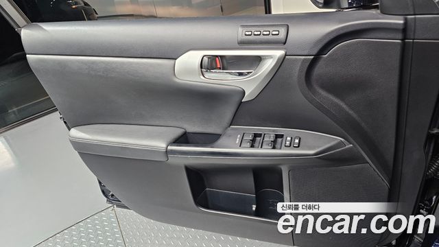 Lexus CT200h 1.8 Compact Luxury ZWA10 2012 — фото 24
