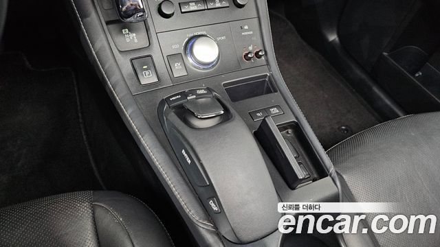 Lexus CT200h 1.8 Compact Luxury ZWA10 2012 — фото 27
