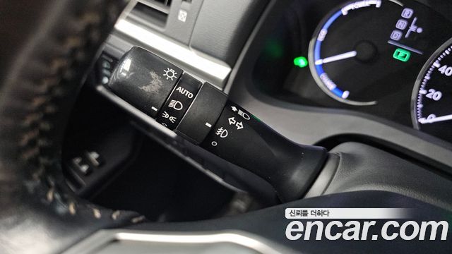 Lexus CT200h 1.8 Compact Luxury ZWA10 2012 — фото 28