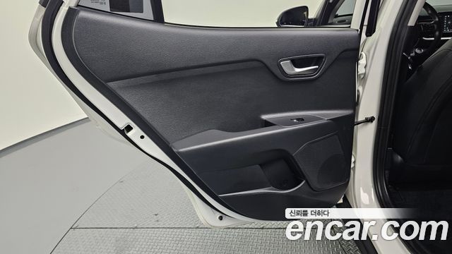 Kia Stonic 1.4 Trendy 2020 — фото 25