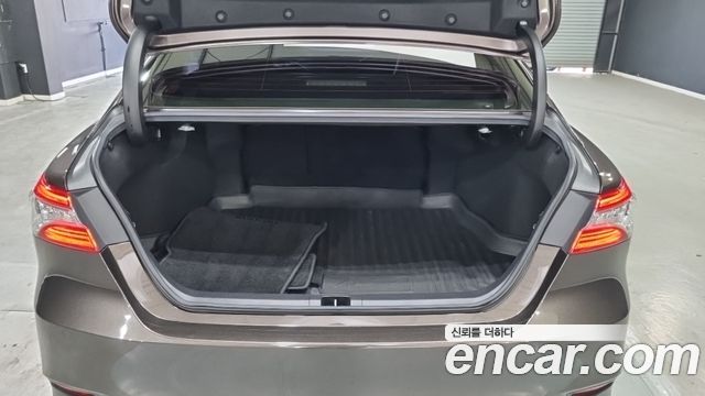 Toyota Camry (XV70) 2.5 XLE Hybrid 2018 — фото 20