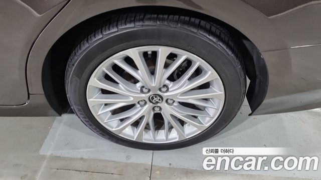 Toyota Camry (XV70) 2.5 XLE Hybrid 2018 — фото 22