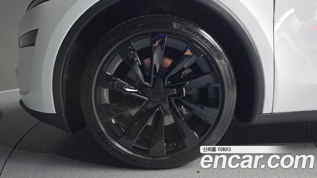 Tesla Model Y Long Range AWD 2025 — фото 5