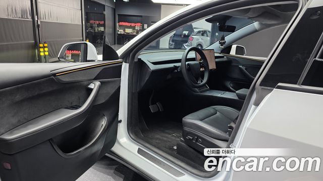 Tesla Model Y Long Range AWD 2025 — фото 10