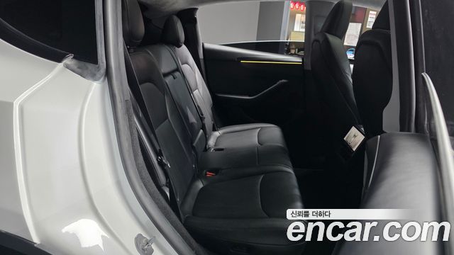 Tesla Model Y Long Range AWD 2025 — фото 12