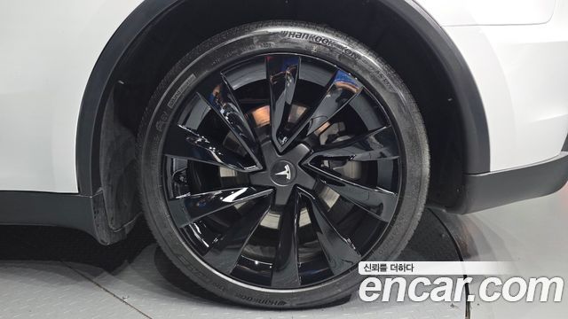 Tesla Model Y Long Range AWD 2025 — фото 21