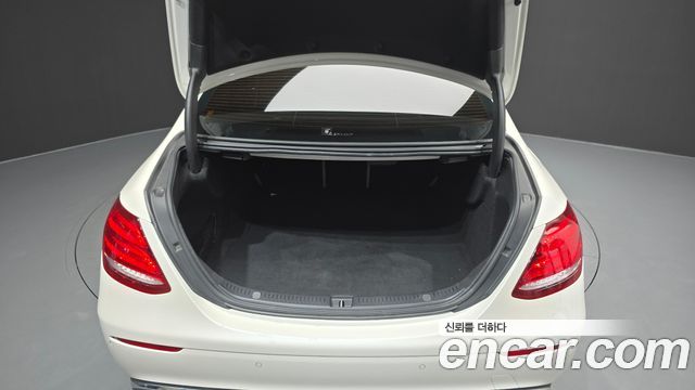 Mercedes-Benz E-Class (W213) E300 4MATIC Exclusive 2020 — фото 19