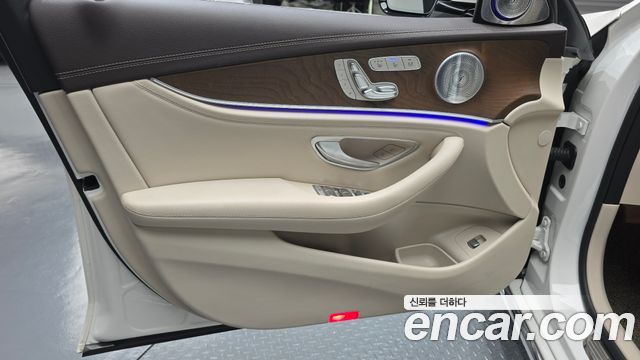 Mercedes-Benz E-Class (W213) E300 4MATIC Exclusive 2020 — фото 24