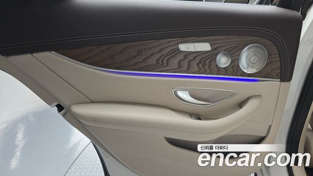 Mercedes-Benz E-Class (W213) E300 4MATIC Exclusive 2020 — фото 25