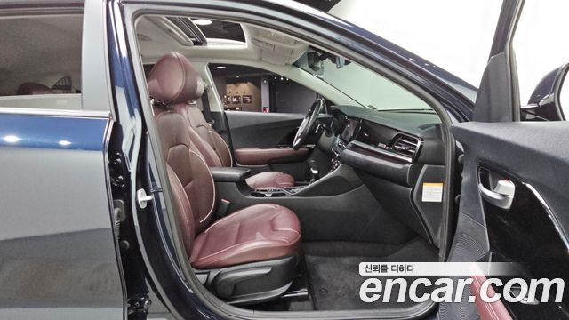 Kia Niro 1.6 HEV Noblesse Special 2020 — фото 11