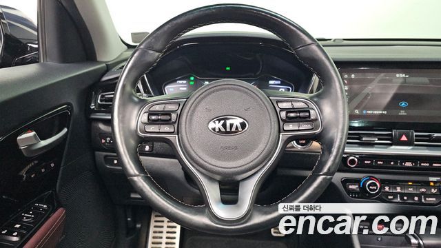 Kia Niro 1.6 HEV Noblesse Special 2020 — фото 17