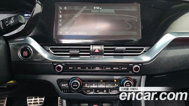 Kia Niro 1.6 HEV Noblesse Special 2020 — фото 18