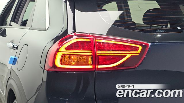 Kia Niro 1.6 HEV Noblesse Special 2020 — фото 23