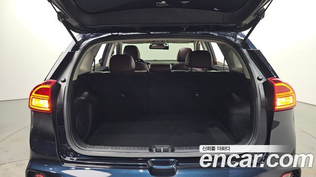 Kia Niro 1.6 HEV Noblesse Special 2020 — фото 32
