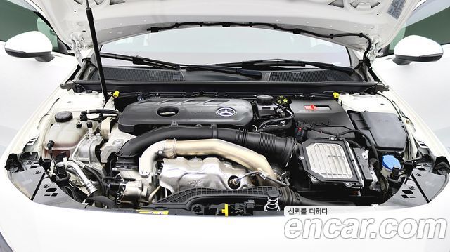Mercedes-Benz A-Class (W177) A220 Hatchback 2024 — фото 6